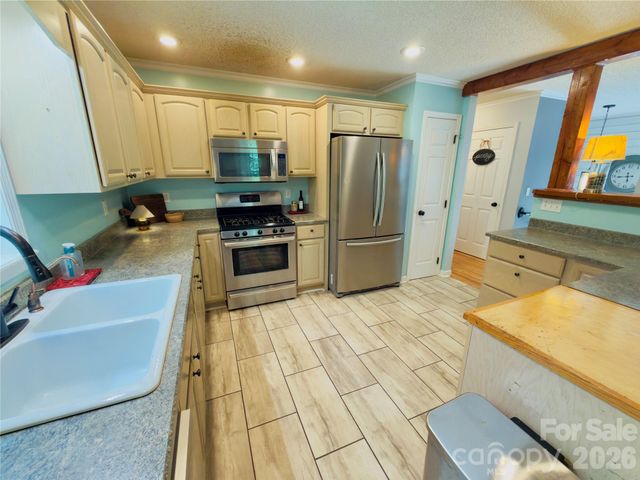 2031 Cam Drive, Morganton, NC 28655