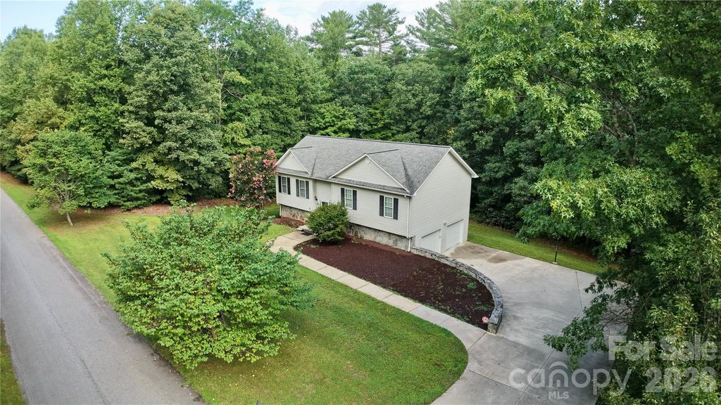 2031 Cam Drive, Morganton, NC 28655
