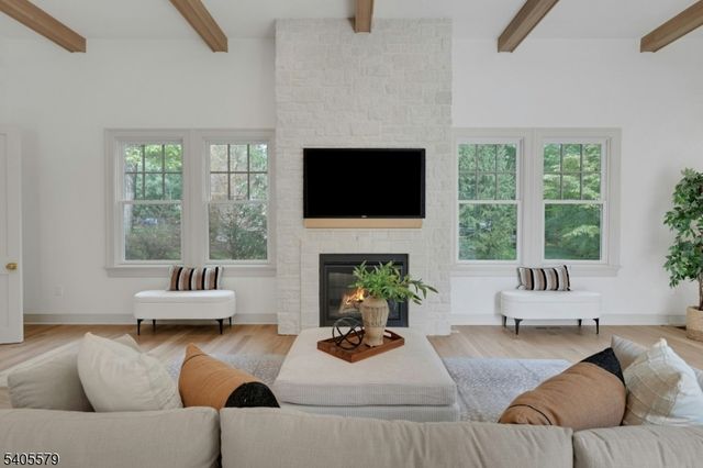 38 Brookside Ter, North Caldwell Boro, NJ 07006