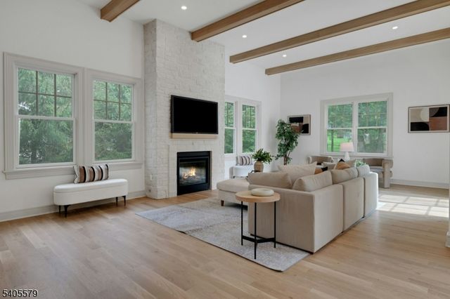 38 Brookside Ter, North Caldwell Boro, NJ 07006