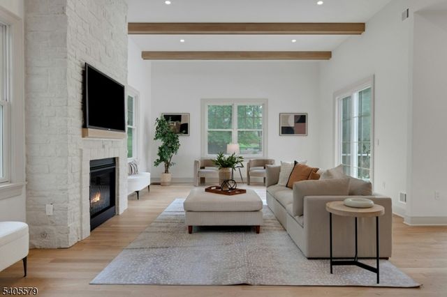 38 Brookside Ter, North Caldwell Boro, NJ 07006