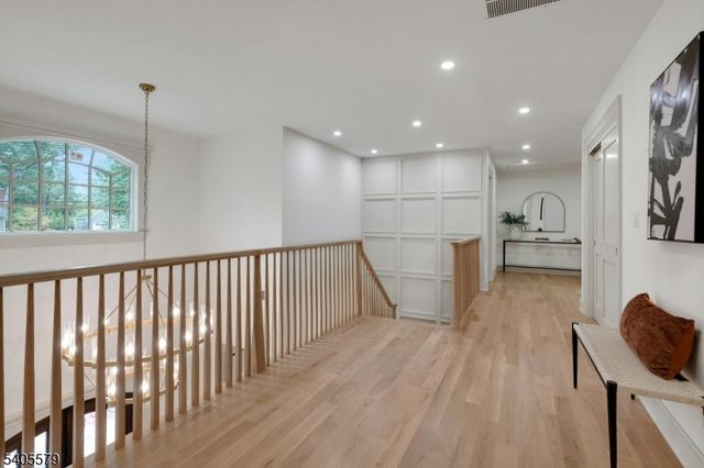 38 Brookside Ter, North Caldwell Boro, NJ 07006