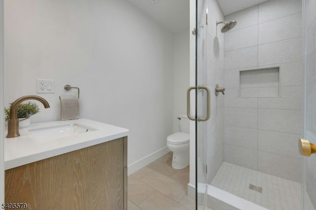 38 Brookside Ter, North Caldwell Boro, NJ 07006