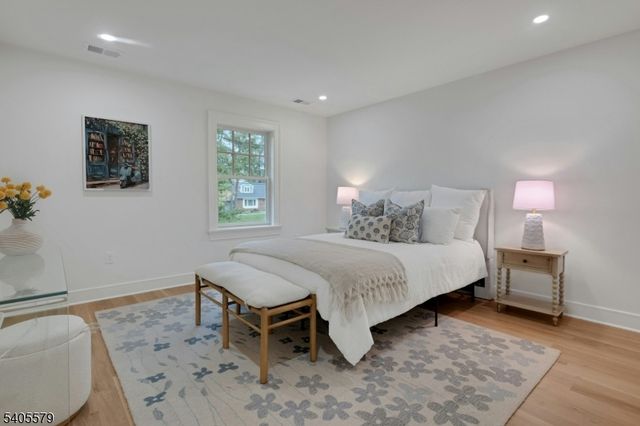 38 Brookside Ter, North Caldwell Boro, NJ 07006