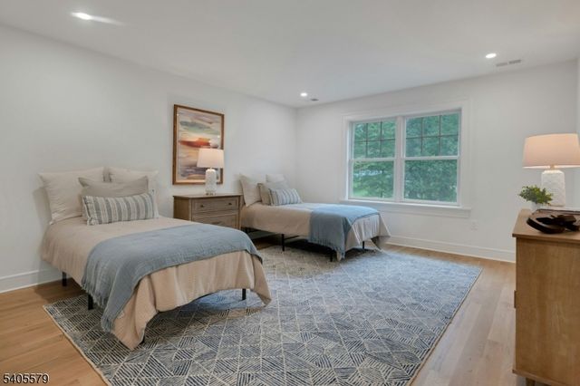 38 Brookside Ter, North Caldwell Boro, NJ 07006