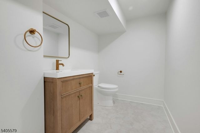 38 Brookside Ter, North Caldwell Boro, NJ 07006