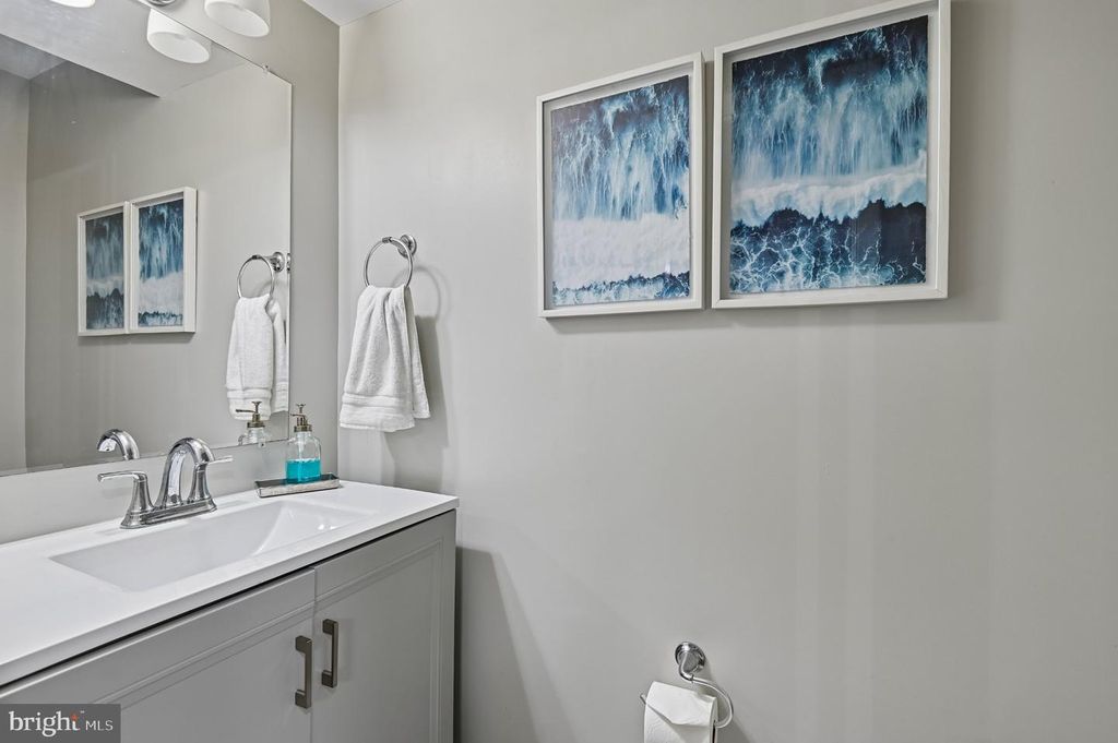 Image 13 of property listing at 3838 TWIN LAKES CT, Baltimore, MD 21244