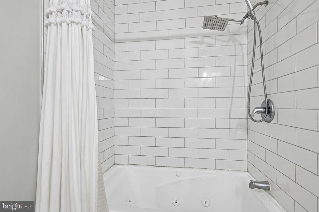 Image 20 of property listing at 3838 TWIN LAKES CT, Baltimore, MD 21244