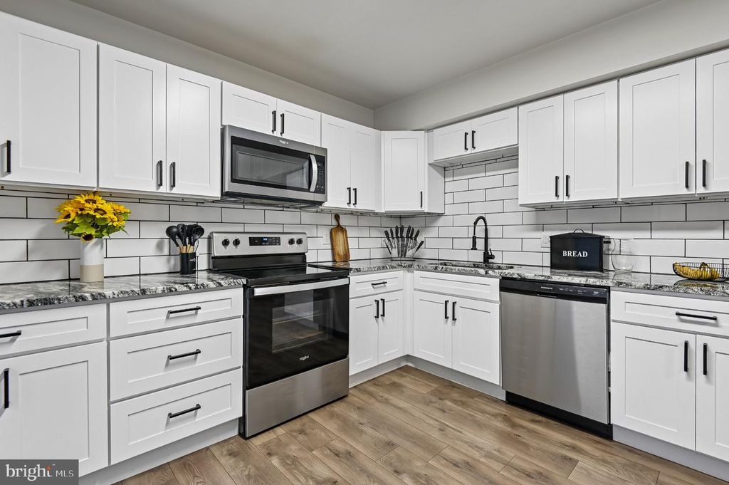 Image 5 of property listing at 3838 TWIN LAKES CT, Baltimore, MD 21244