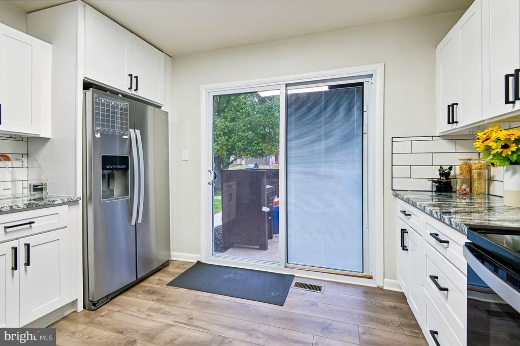 Image 6 of property listing at 3838 TWIN LAKES CT, Baltimore, MD 21244