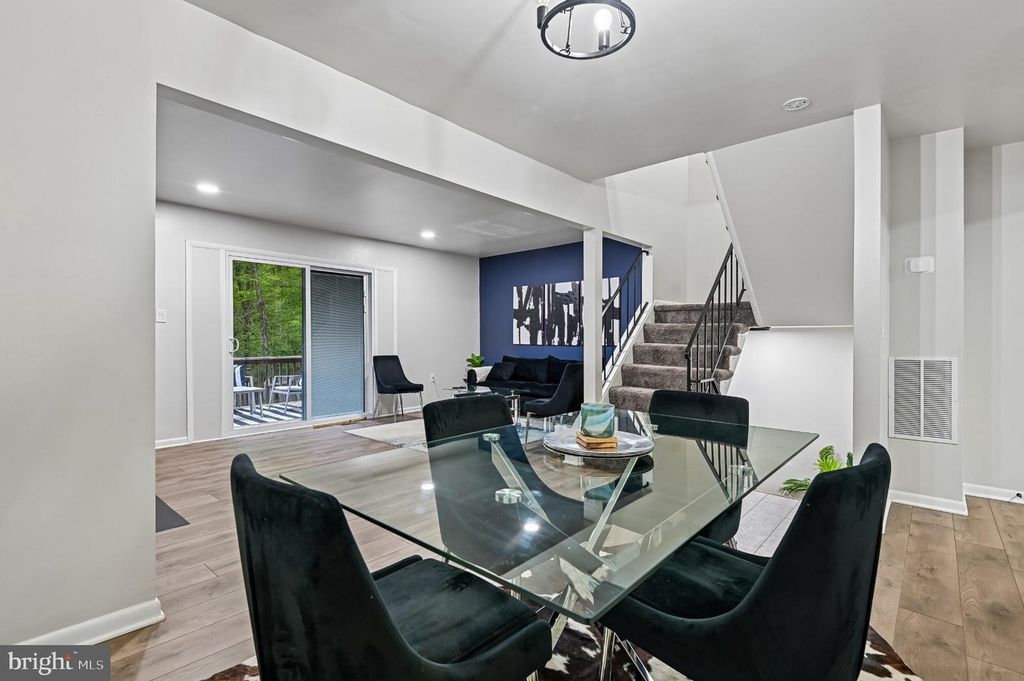 Image 8 of property listing at 3838 TWIN LAKES CT, Baltimore, MD 21244