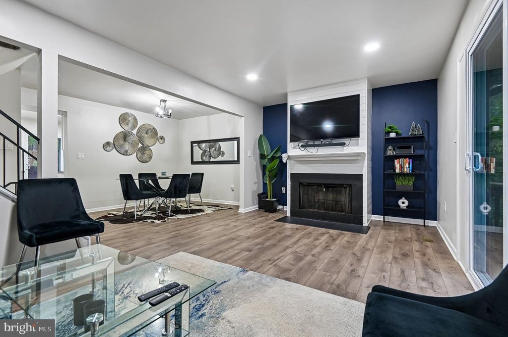 Image 10 of property listing at 3838 TWIN LAKES CT, Baltimore, MD 21244