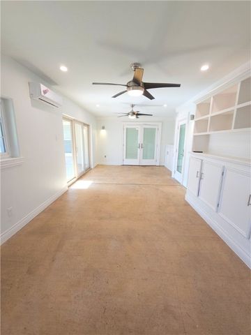 108 E Broadway Ave Ave, Portland, TX 78374