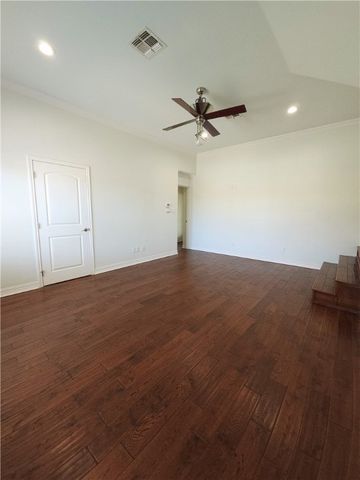 108 E Broadway Ave Ave, Portland, TX 78374