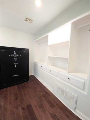 108 E Broadway Ave Ave, Portland, TX 78374