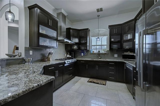 108 E Broadway Ave Ave, Portland, TX 78374