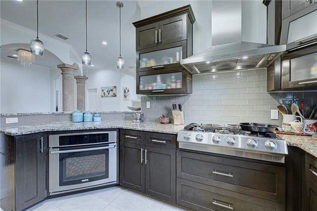 108 E Broadway Ave Ave, Portland, TX 78374