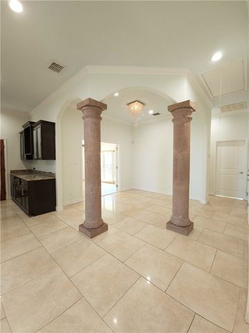 108 E Broadway Ave Ave, Portland, TX 78374