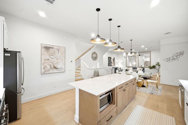 2212 Lou Ellen Lane D, Houston, TX 77018