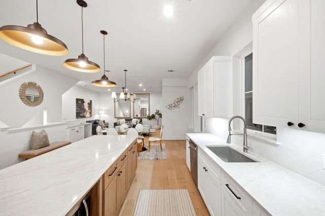 2212 Lou Ellen Lane D, Houston, TX 77018