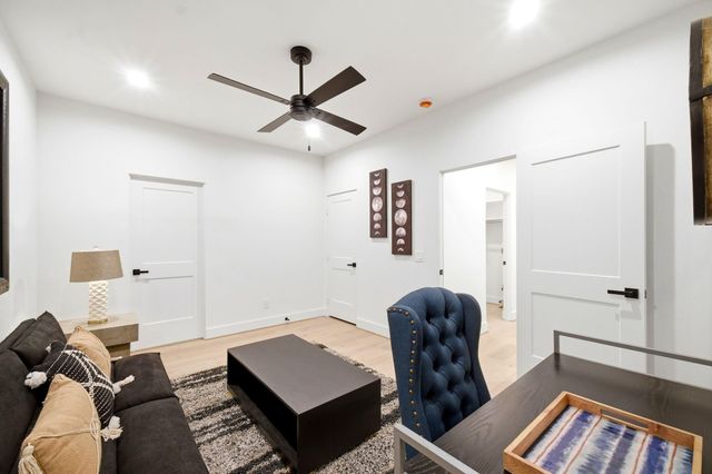 2212 Lou Ellen Lane D, Houston, TX 77018