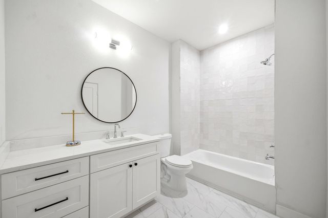 2212 Lou Ellen Lane D, Houston, TX 77018
