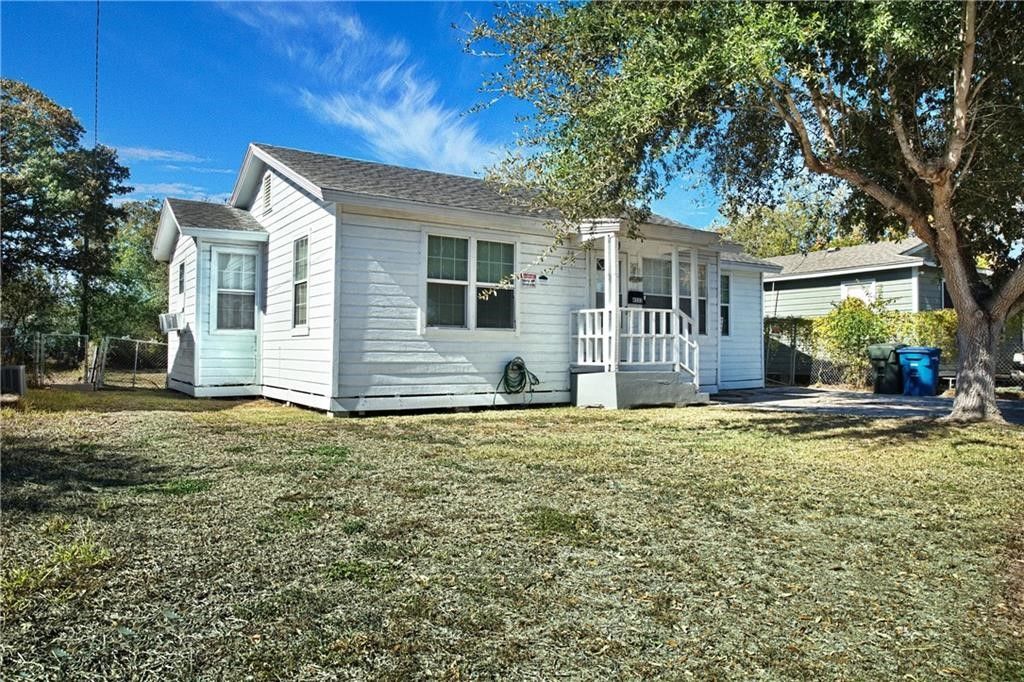 4533 W Nesbitt Dr, Corpus Christi, TX 78415 — photo 2