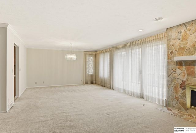 11120 Pine Plaza, Omaha, NE 68144