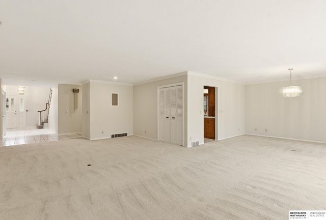 11120 Pine Plaza, Omaha, NE 68144