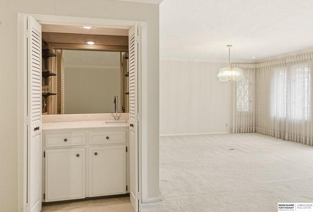 11120 Pine Plaza, Omaha, NE 68144