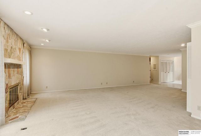 11120 Pine Plaza, Omaha, NE 68144