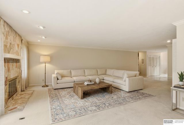 11120 Pine Plaza, Omaha, NE 68144