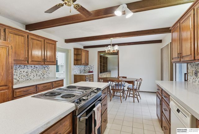 11120 Pine Plaza, Omaha, NE 68144