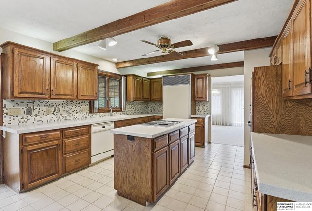 11120 Pine Plaza, Omaha, NE 68144