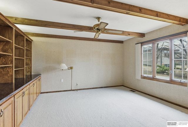 11120 Pine Plaza, Omaha, NE 68144