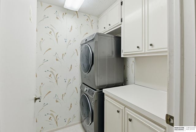 11120 Pine Plaza, Omaha, NE 68144