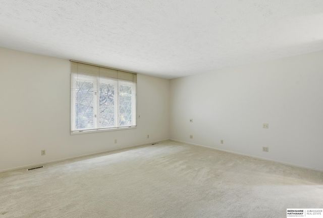 11120 Pine Plaza, Omaha, NE 68144