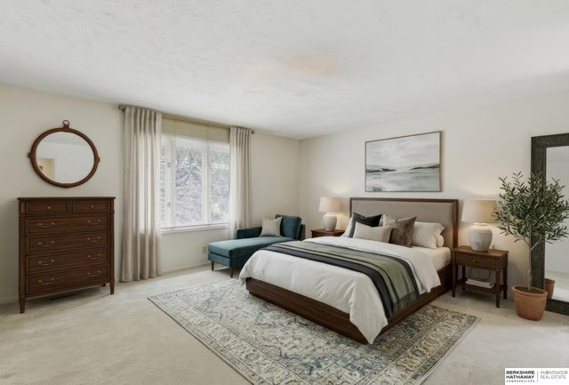 11120 Pine Plaza, Omaha, NE 68144