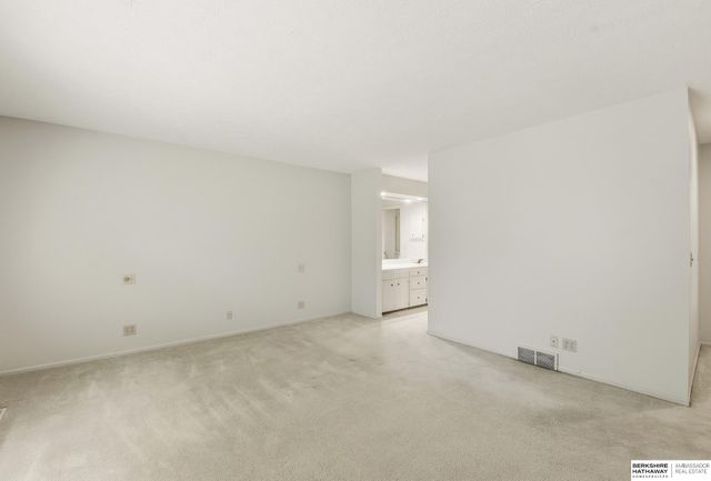 11120 Pine Plaza, Omaha, NE 68144