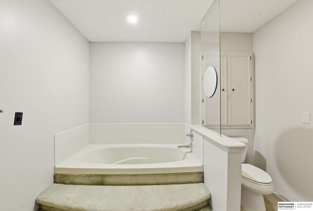 11120 Pine Plaza, Omaha, NE 68144