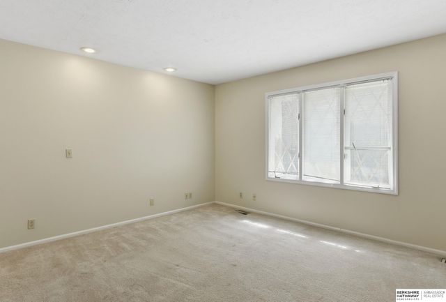 11120 Pine Plaza, Omaha, NE 68144