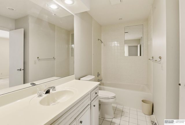 11120 Pine Plaza, Omaha, NE 68144