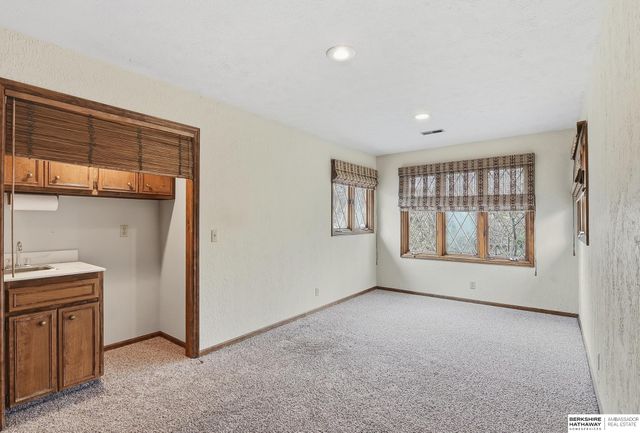 11120 Pine Plaza, Omaha, NE 68144