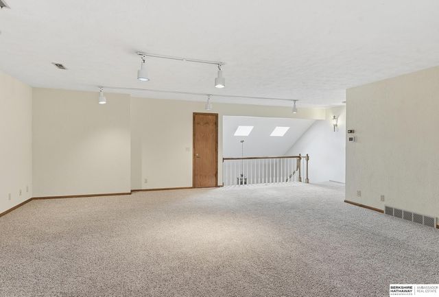 11120 Pine Plaza, Omaha, NE 68144