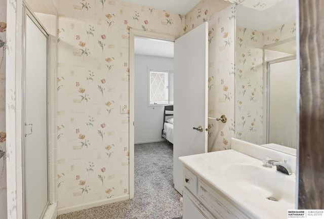 11120 Pine Plaza, Omaha, NE 68144