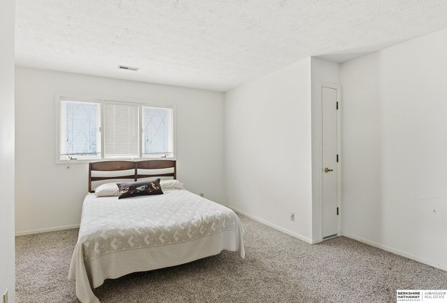 11120 Pine Plaza, Omaha, NE 68144