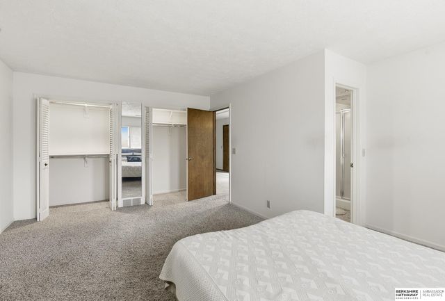 11120 Pine Plaza, Omaha, NE 68144