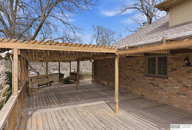 11120 Pine Plaza, Omaha, NE 68144