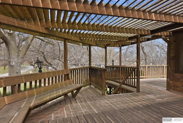 11120 Pine Plaza, Omaha, NE 68144