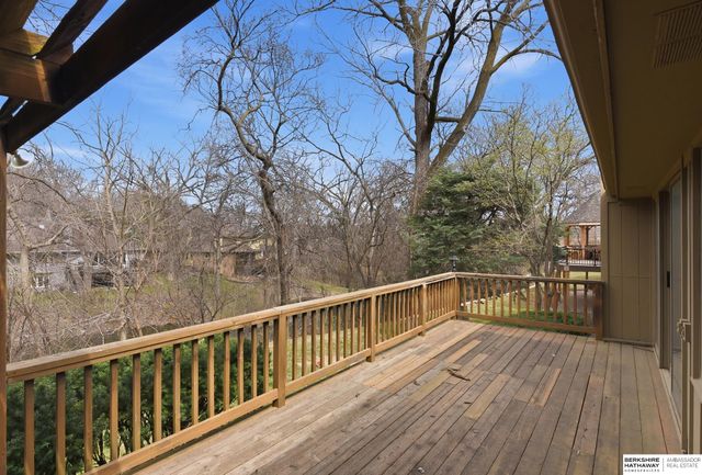 11120 Pine Plaza, Omaha, NE 68144